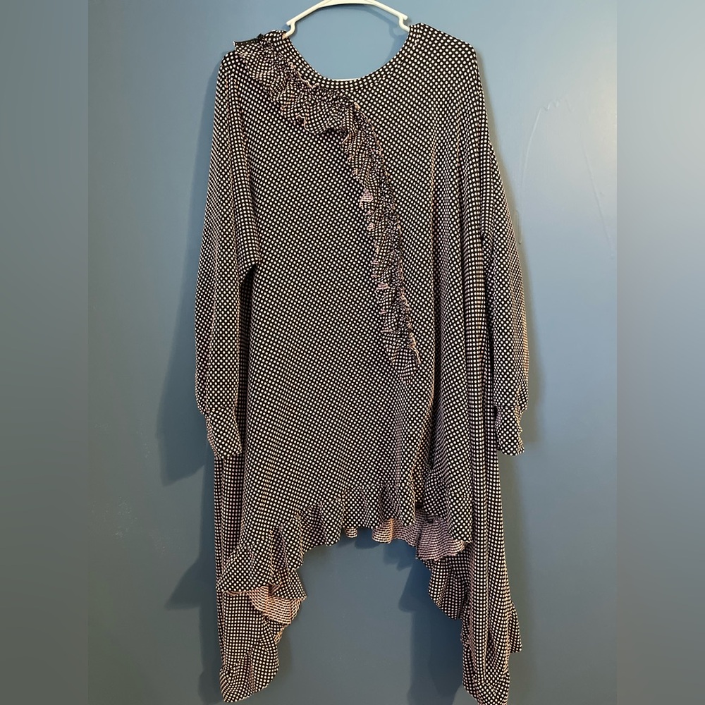 Custom Made-Top w/ruffle detail.